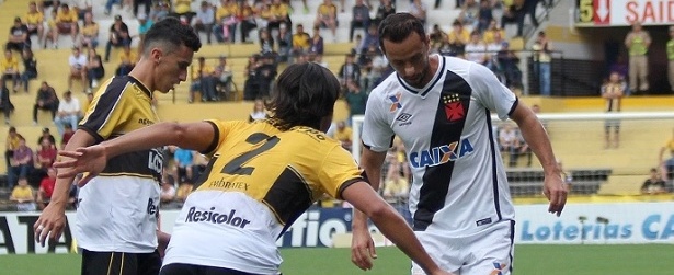 Vasco perde para Criciúma e decidirá acesso na última rodada