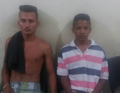 Dupla é presa com moto roubada na zona Sudeste de Teresina (Crédito: Plantão Policial)