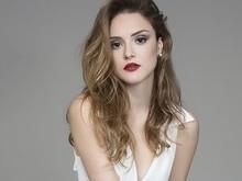 Isabelle Drummond posa sensual e mostra lado mulherão em ensaio