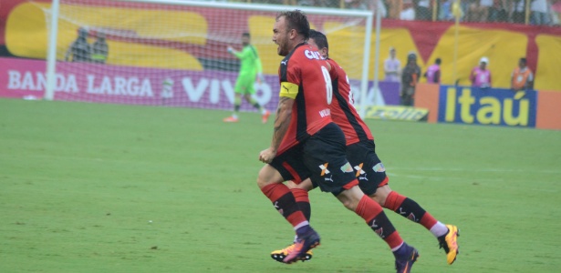 Jogadores do Vitória comemoram gol (Crédito: Reprodução)