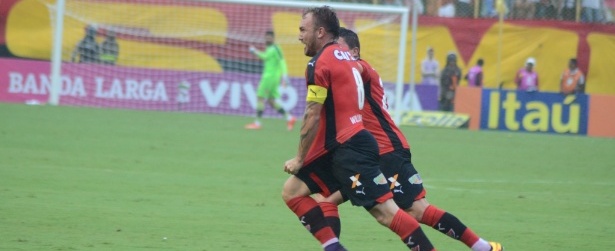Vitória faz 4 a 0 e rebaixa o Figueirense no Barradão