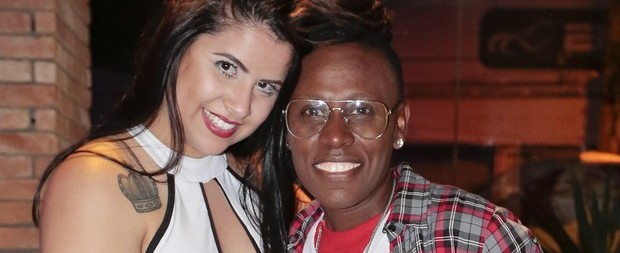 Neném, da dupla com Pepê, revela que está grávida de duas semanas