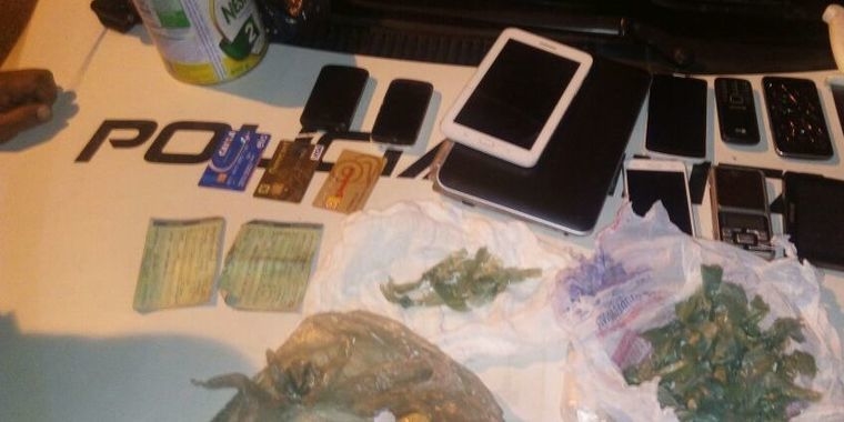 Quadrilha acusada de roubos é presa com celulares,TVs e droga