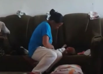 Mãe é flagrada espancando recém-nascido que não parava de chorar
