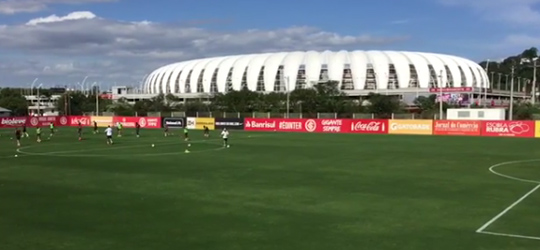 Protesto armado ameaça jogadores do Inter durante treinamento