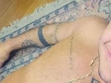Sem camisa, Thammy faz selfie após treino pesado: 'Sem forças'