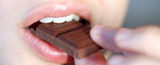 Adeus dores! chocolate ajuda a combater cólica menstrual