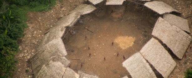 Imagens raras mostram tribo ianomâmi isolada em Roraima