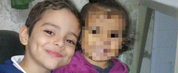 Mãe se desespera em enterro do filho morto em aula:"Volta para mim"