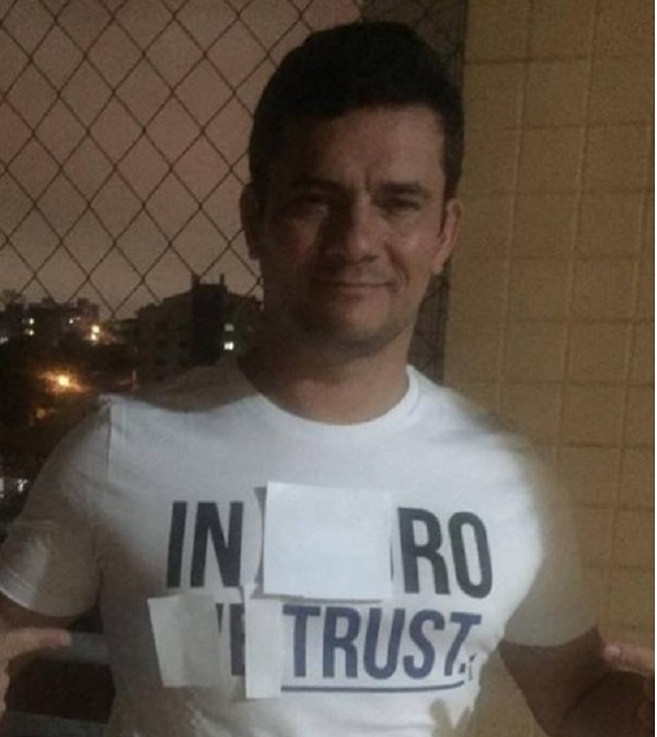 "In Ro I Trust" (Crédito: Reprodução)