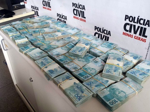 Dinheiro encontrado na casa do acusado