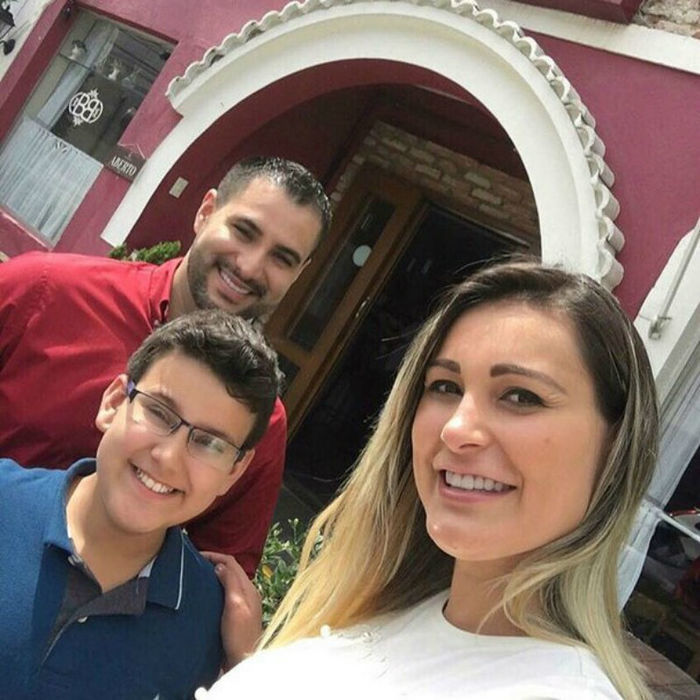 Andressa Urach com o marido e o filho