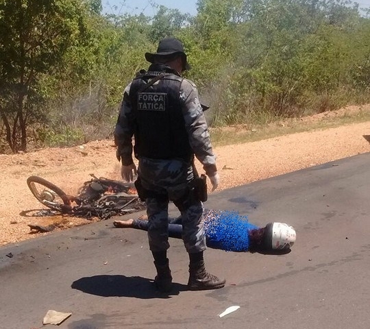 Mesmo com capacete, Lucilene veio a óbito no local (Crédito: Reprodução)