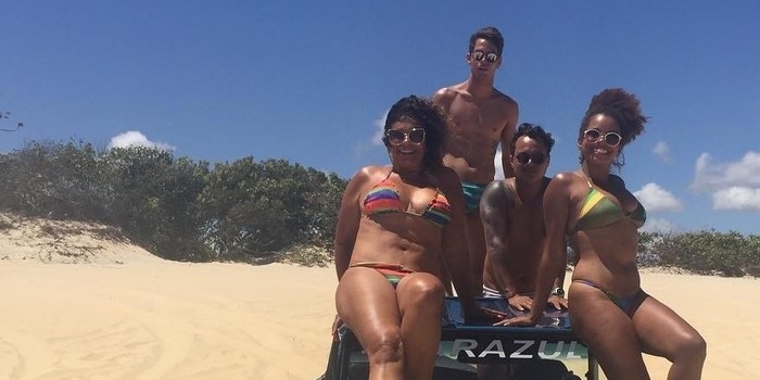 Solange Souto exibe corpão em forma aos 60 anos