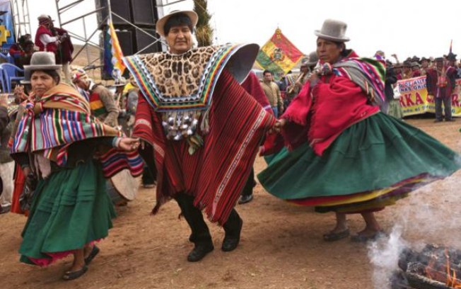 Chuvas já eram previstas em La Paz e em seus arredores para domingo e, pouco tempo depois da dança, as previsões se concretizaram (Crédito: Reprodução)