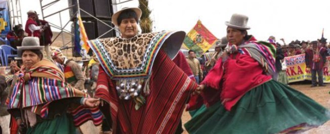 Evo Morales faz dança da chuva por causa da falta de água em La Paz