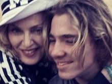 Filho de Madonna comenta em post: 'Feliz por não morar mais aí'