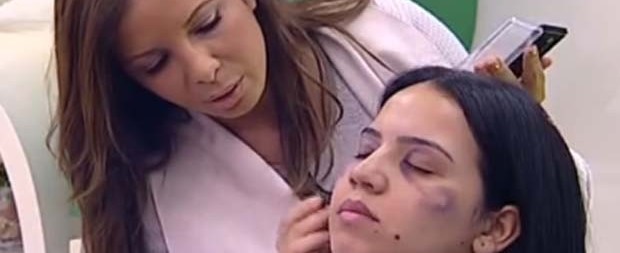 TV causa revolta ao ensinar mulheres a esconder marcas de agressão