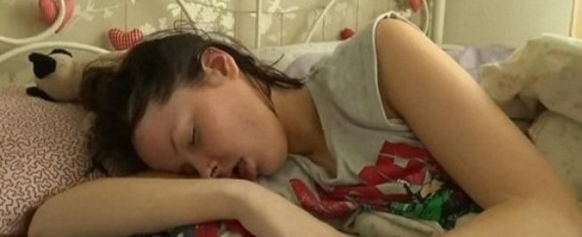 Com doença rara, jovem dorme por seis meses seguidos