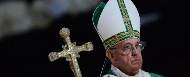Papa Francisco lamenta acidente com a Chapecoense