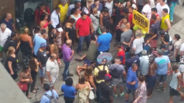 Menor foi imobilizado por pedestres