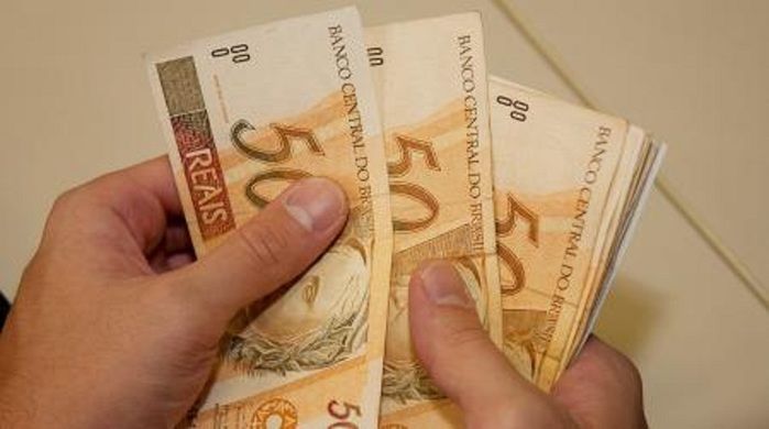 Prazo para pagar 1ª parcela do 13º salário termina nessa quarta
