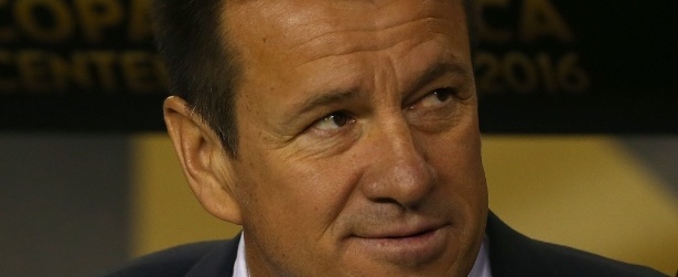Dunga se aproxima de acordo com time de Renato Augusto na China