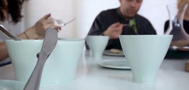 Artista transforma cinzas de pessoas em xícaras