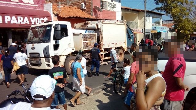 Motorista do caminhão fugiu sem prestar socorro (Crédito: JF Agora)