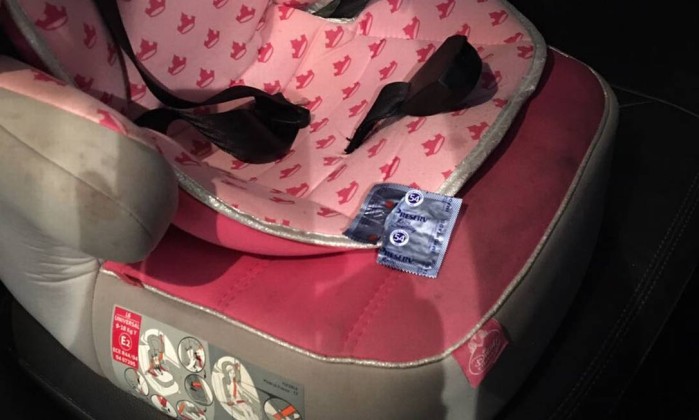 Camisinha foi encontrada dentro de carro (Crédito: João Luiz Todd)