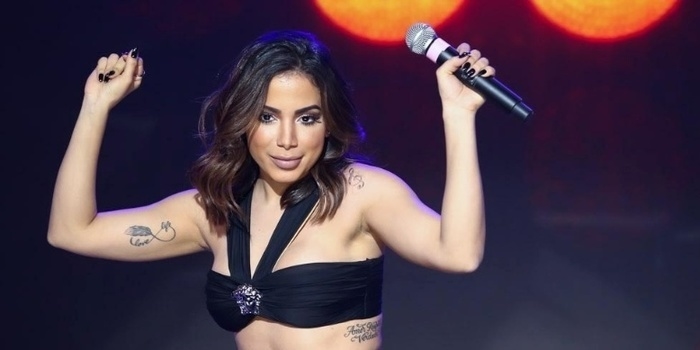 Anitta vence o EMA 2016 como melhor artista brasileira e comemora
