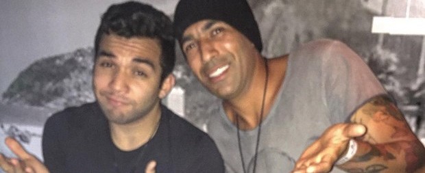 Jonathan Costa e Emerson Sheik posam juntos: "Falador passa mal"
