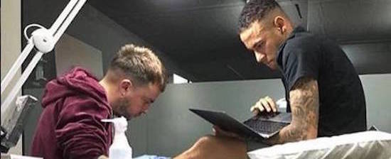 Neymar faz nova tatuagem antes de jogo da seleção contra Argentina