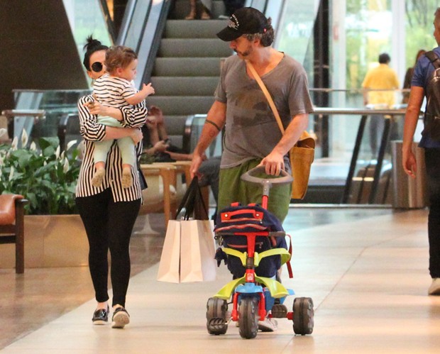 Filho de Nero usa look combinando com a mãe e chama atenção (Crédito: Reprodução)
