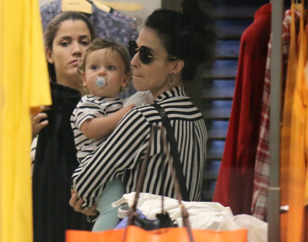 Filho de Nero usa look combinando com a mãe e chama atenção (Crédito: Reprodução)