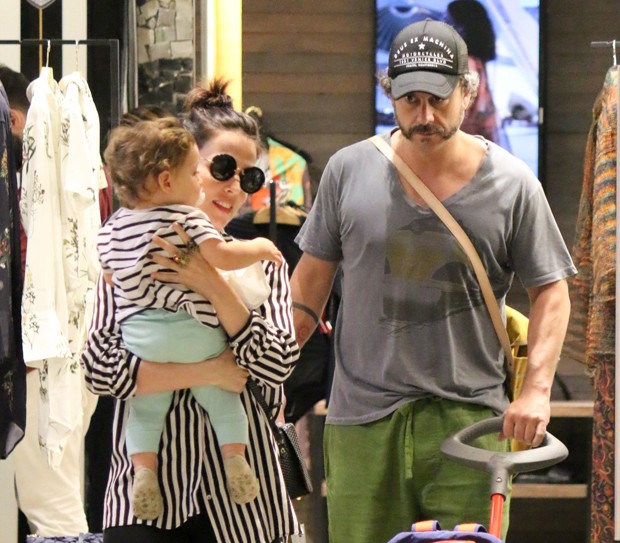 Filho de Nero usa look combinando com a mãe e chama atenção (Crédito: Reprodução)