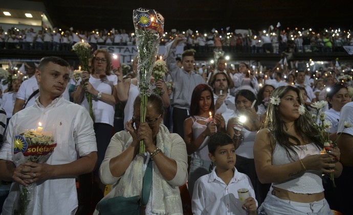 Atlético Nacional presta homenagem à Chape em noite histórica