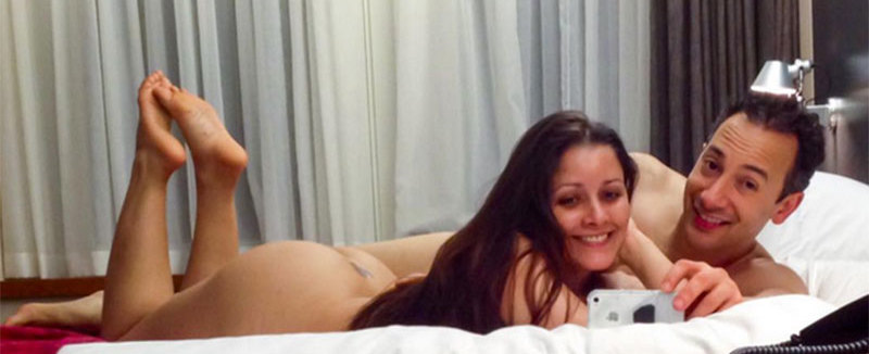 Nana Gouvêa posa nua ao lado do marido e manda indiretas
