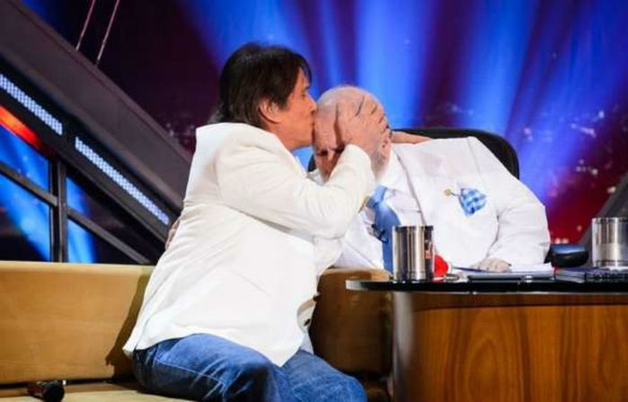 Roberto Carlos emociona ao participar do 'Programa do Jô'