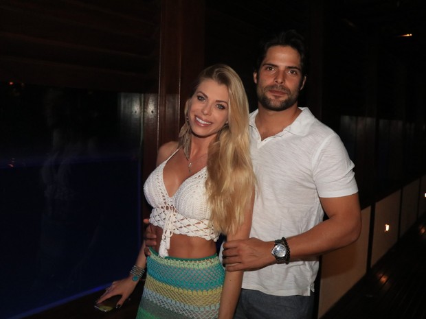 Time de beldades ostentam corpos sarados e aproveitam férias no CE