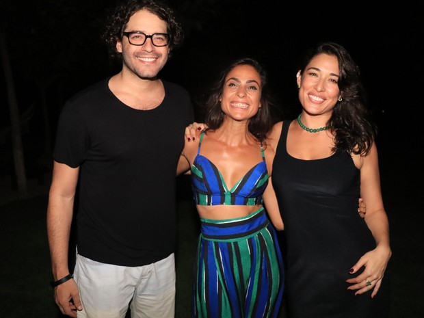 Time de beldades ostentam corpos sarados e aproveitam férias no CE