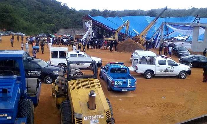Imagem mostra teto que desabou na Nigéria