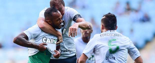 Botafogo bate Grêmio fora de casa e vai à Libertadores