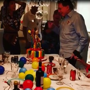 Silvio Santos comemora aniversário de 86 anos com festa em família