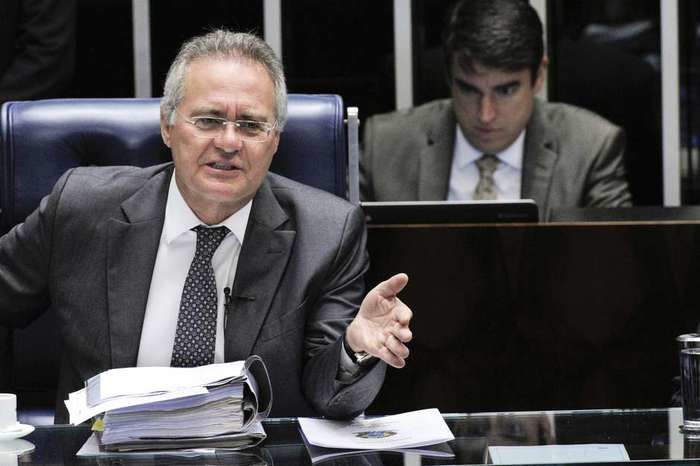 Renan Calheiros preside sessão da PEC do Teto (Crédito: Folhapress)