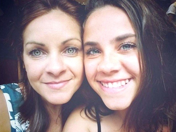 Pietra Castro e a mãe (Crédito: Reprodução)