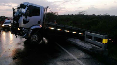 Caminhão envolvido no acidente ocorrido na BR-316 (Crédito: Carlosfilho)