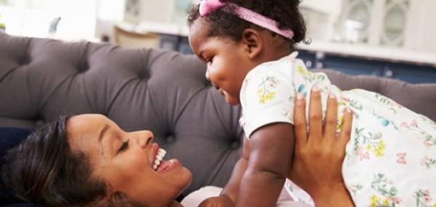Falar com voz de bebê ajuda no desenvolvimento da criança