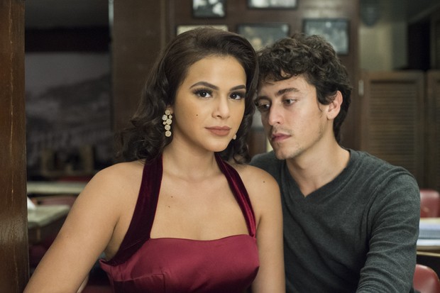 Beatriz (Bruna Marquezine) e Davi (Jesuíta Barbosa) (Crédito: Divulgação/ Globo )