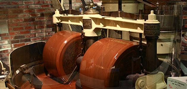 Mulher morre ao cair em máquina de chocolate quente